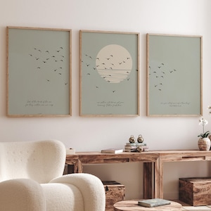 Arte mural cristiano moderno de mediados de siglo en verde, juego de 3, decoración de pared japonesa abstracta con sol, mira a los pájaros, Mateo 6:26, descarga digital
