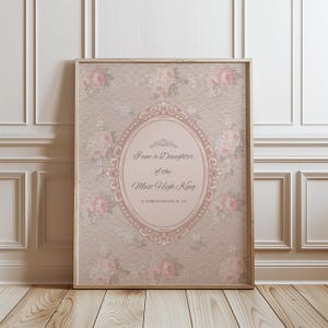 Arte de pared cristiano con flores rosas, hija del rey más alto, póster femenino con flores delicadas, decoración de guardería estilo cottagecore, impresión digital