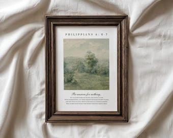 Puede incluir: Una impresión enmarcada con un paisaje en tonos verdes y azules suaves. El marco es marrón oscuro con un acabado texturizado. La impresión incluye el texto "PHILIPPIANS 4: 6-7" y "Be anxious for nothing."
