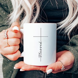 Bendita Taza de Cerámica Cruz Cristiana Mínima / Arte de Cartas de las Escrituras / Afirmaciones Bíblicas / Taza de Paz Divina