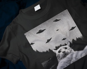 Cat Taking a Selfie UFOs Funny Classic T-Shirt