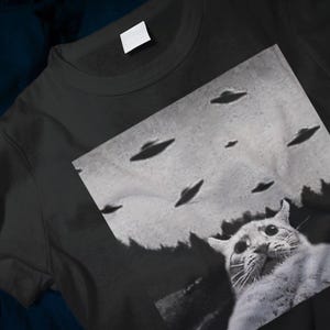 Cat Taking a Selfie UFOs Funny Classic T-Shirt