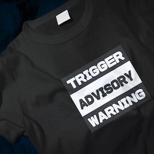 Camiseta clásica para hombre con advertencia de contenido sensible