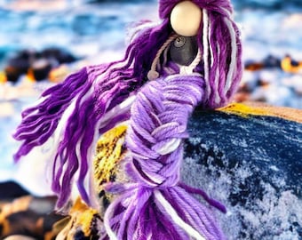 Bambola sirena personalizzata fatta a mano con code snodabili, regalo per bambini, decorazione per la stanza, ornamento da scrivania fantasy, decorazione per finestre, tema spiaggia, costa, macramè, mare
