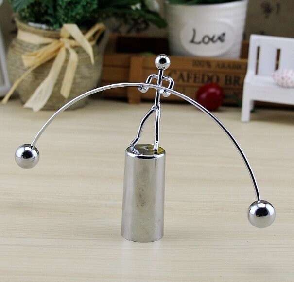 Creative Little Iron Figurine Balance Ball Swinging Tumbler Craft Metal  Craft For Home Office Desktop Decoration (mini Cradle)