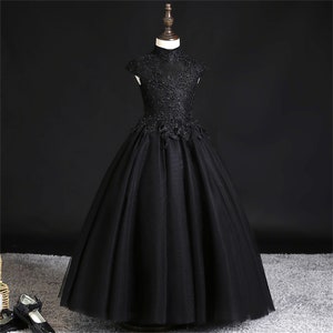 Black gown best sale kids