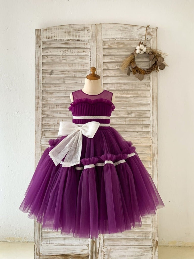 Vestido de niña de flores de boda de tul púrpura plisado de cuello transparente, vestido de fiesta para niñas, vestido de fiesta para niños pequeños, vestido de desfile para niñas imagen 1
