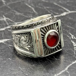 Silber Rubin Siegelring Hand gravierte Muster Roter Edelstein Handwerker Schmuck