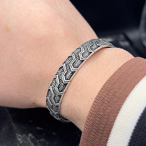 シルバー 幾何学模様 カフブレスレット シルバー 幾何学模様 カフブレスレット