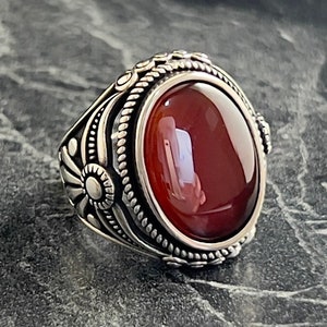 Anel de prata oval feito à mão com pedra de ágata vermelha, anel com pedra preciosa Aqeeq do Iêmen, joias florais feitas à mão, joias masculinas de prata esterlina, presente para ele