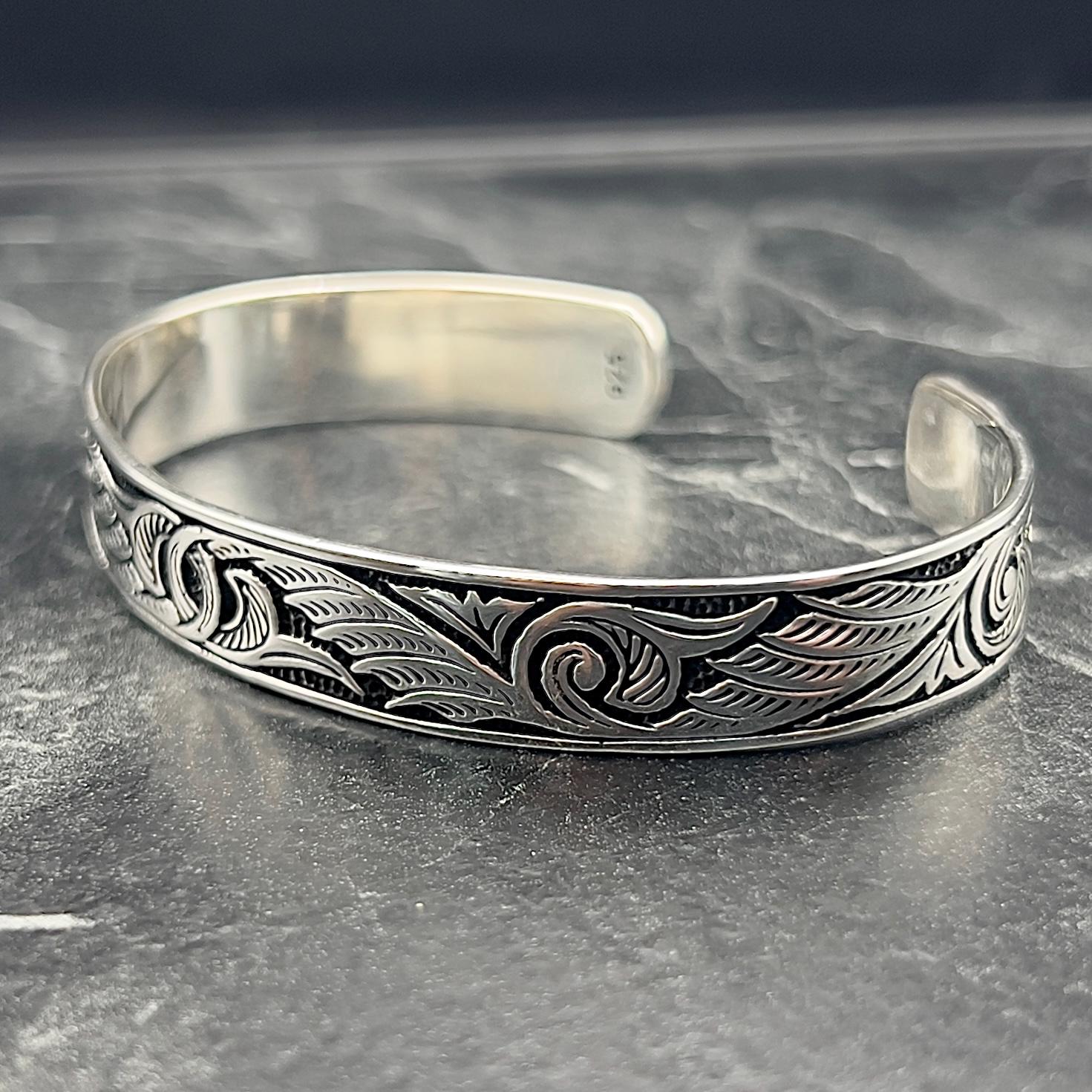 COOLSTEELANDBEYOND Classico, Bracciale da Uomo, Braccialetto del Polsino, Colore Argento, Satinato, Disegno Scanalato