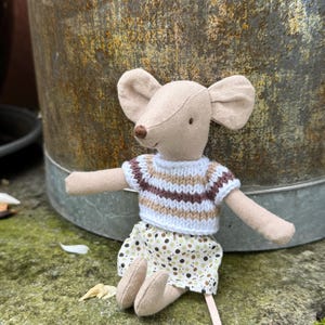 Knitted shirt for Maileg Mouse  – 100% Cotton – Coffee