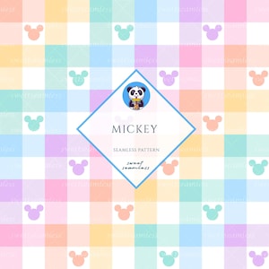 Peut inclure: Un motif sans couture coloré avec une grille de carrés pastel roses, bleus, jaunes et verts. Des silhouettes de Mickey Mouse sont dispersées. Un losange central affiche le mot "MICKEY" et "motif sans couture".