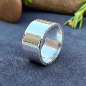 Massieve 925 sterlingzilveren brede band en handgemaakte gladde dikke ring met statement voor mannen en vrouwen. Ideaal voor dagelijks gebruik en als cadeau.