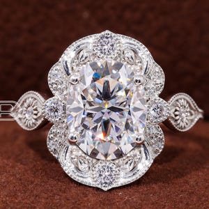 Vintage-inspirierter Moissanit Verlobungsring Antik 2.75 CT Oval Cut Halo Ring mit Milgrain Art Deco Filigraner Versprechensring Brautring