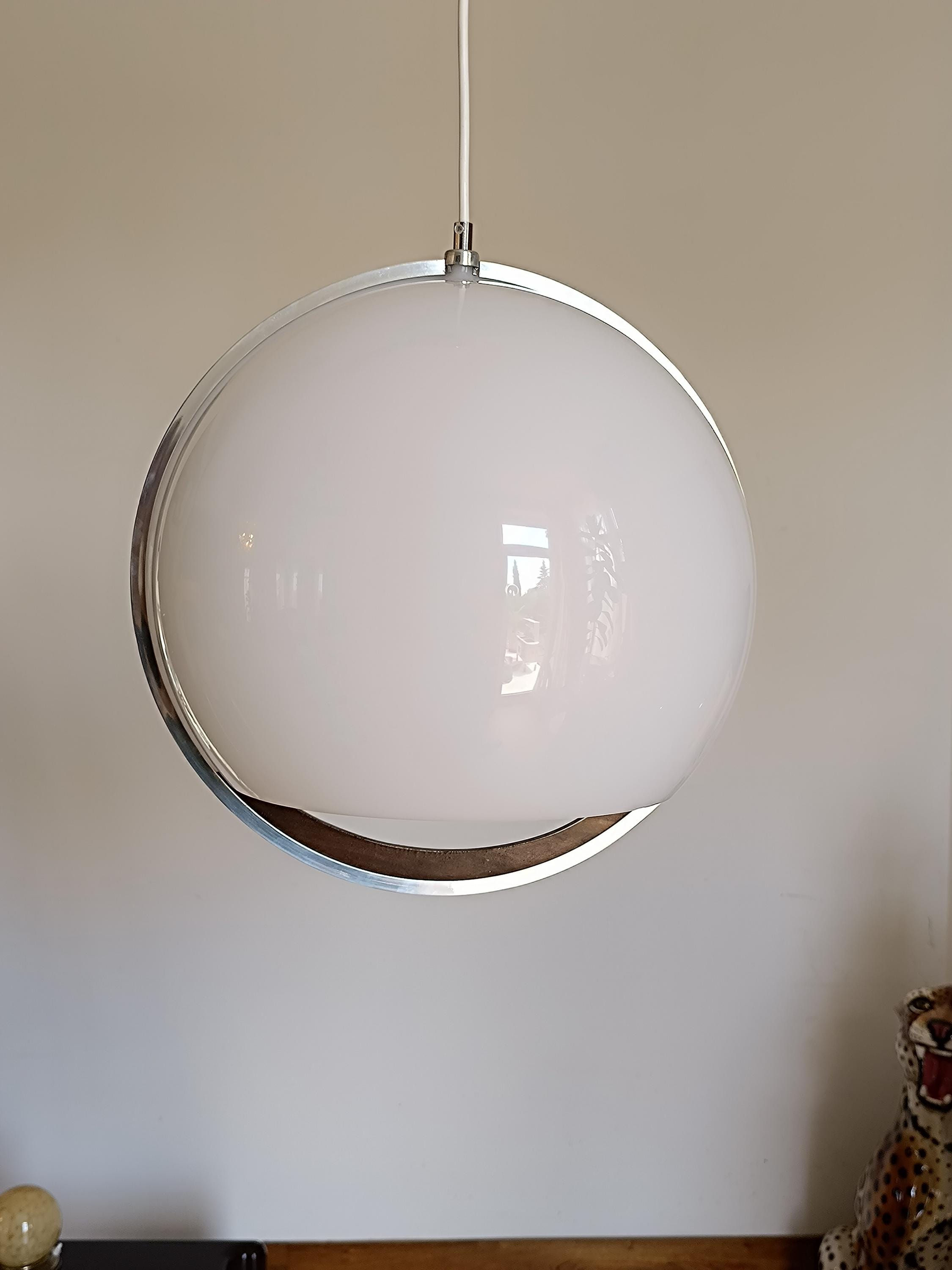 ミッドセンチュリーバブルプラスチックとクロームのシーリングランプ