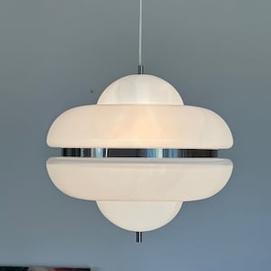 Space Age chandelier in white plexiglass and chromed metal / 1960s / modern / mid century pendant / Cloud pendant