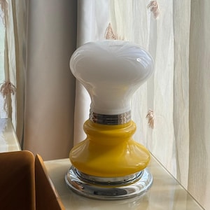 Moderne Glühbirnen Tischlampe / 1970 / 70er Jahre / Vintage Lampe / Gelbe Tischlampe / Space Age / postmoderne gelbe Tischlampe /