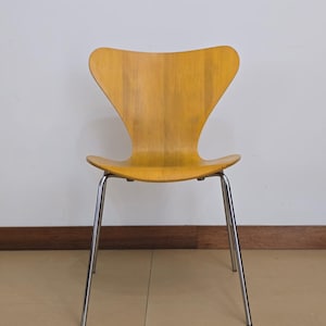 Chair Arne Jacobsen / &quot;Butterfly&quot; / Model 3107 / for Fritz Hansen / designed in 1955 / 80s