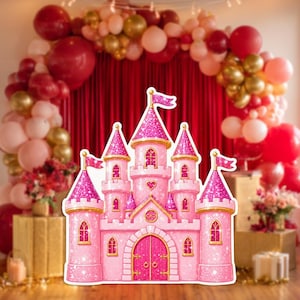 Peut inclure: Découpe de château rose scintillant avec plusieurs tours, drapeaux et un détail en forme de cœur. Le château a une porte et des cadres de fenêtres dorés. Le fond présente une arche de ballons roses, rouges et dorés, avec un rideau rouge.
