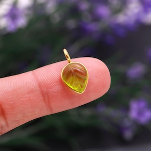 925 Sterling Silber Grüner Kristall Anhänger • Geschnitzter Blatt Anhänger • Handgefertigter Edelstein Schmuck • Boho Zierliche Halsketten-Charms, Geschenk für Sie