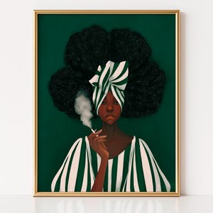 Peut inclure: Impression artistique encadrée d'un portrait d'une personne à la peau foncée, portant un foulard rayé et un haut assorti. La personne fume une cigarette, avec de la fumée s'élevant sur un fond vert foncé.