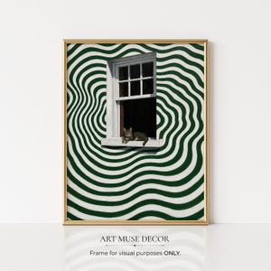 Può includere: Opera d'arte incorniciata con un gatto in una finestra bianca, su uno sfondo a onde verdi e bianche. La cornice è dorata. L'opera include il testo "ART MUSE DECOR" e "Frame for visual purposes ONLY."
