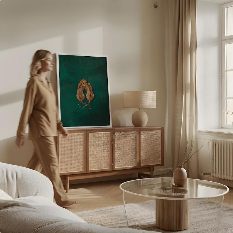 Estampado Leopard Love en verde esmeralda: Póster minimalista de animales de la jungla, arte mural de grandes felinos. imagen 13