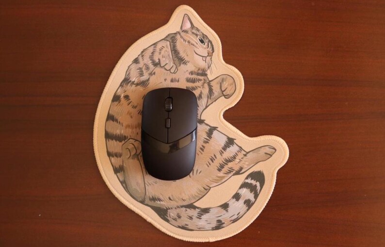 Chonky Cat Mousepad 28x20cm | Seamed edge | Non-slip rubber base | Cat lovers Tabby cat