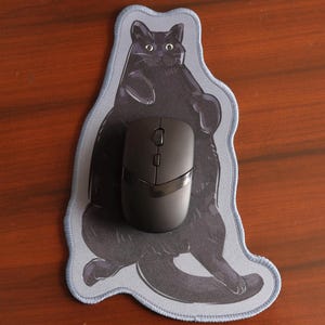 Chonky Cat Mousepad 28x20cm | Seamed edge | Non-slip rubber base | Cat lovers Black cat