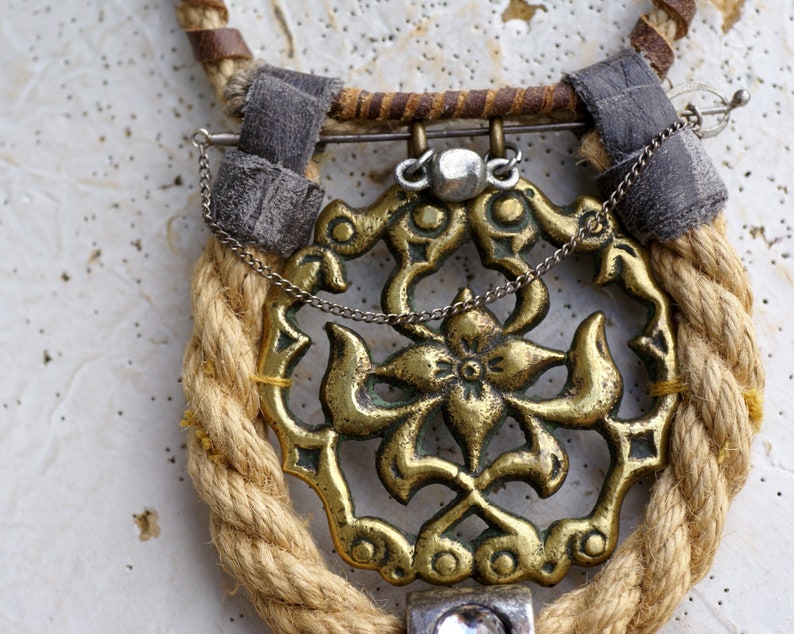 Antique Brass Buckle Choker, Assemblage Necklace, Leather, OOAK Wearable Art bild 9