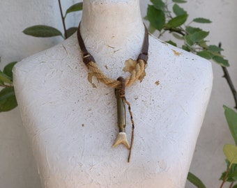 Collar de casquillo de bala y asta de ciervo, cordón de cuero, remache industrial
