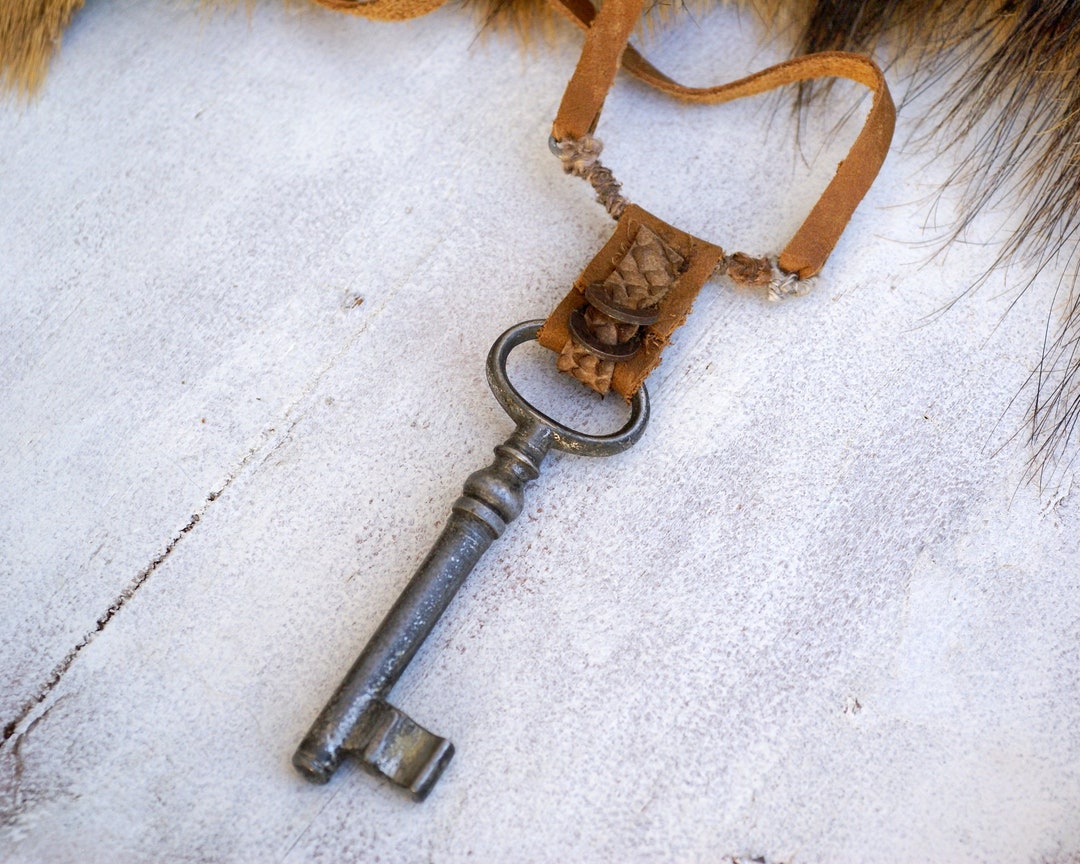 Antique Skeleton Key Necklace, Large Vintage Key Necklace, Key Necklace