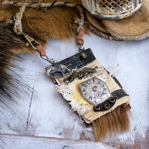 Collana con quadrante di orologio vintage, collana importante, collana artigianale, arte indossabile, tecnica mista, gioielli di assemblaggio, collana tribale vittoriana