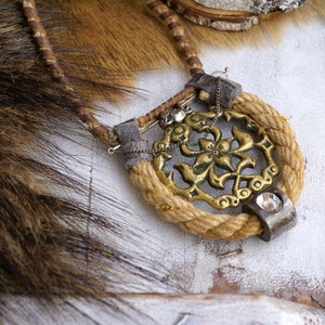Antique Brass Buckle Choker, Assemblage Necklace, Leather, OOAK Wearable Art bild 4