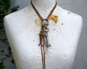 Collier Trésor, collier en cuir, collier à pampilles, collier à franges, collier tendance, collier de créateur pour femme avec clé vintage
