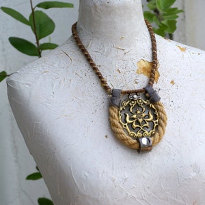 Antique Brass Buckle Choker, Assemblage Necklace, Leather, OOAK Wearable Art bild 5
