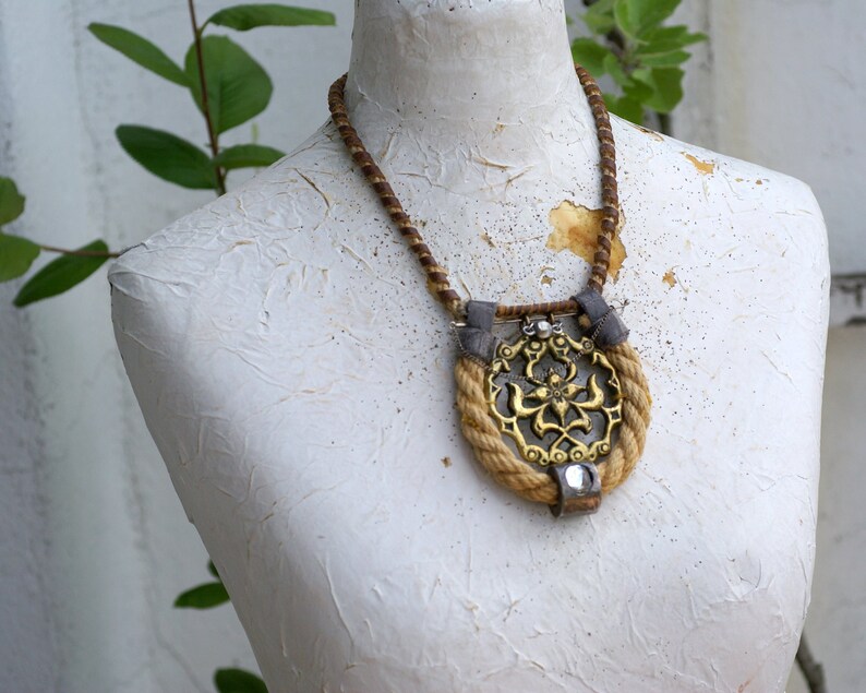 Antique Brass Buckle Choker, Assemblage Necklace, Leather, OOAK Wearable Art bild 5