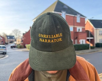 Opålitlig berättare broderad manchesterhatt