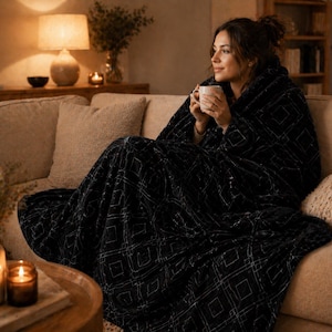 Manta polar geométrica negra, manta minimalista de lujo, estampado de rombos moderno, manta suave y acogedora para sofá o cama, decoración elegante para el hogar.