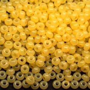 10/0 02681 Preciosa Seed Beads rocailles. Yellow alabaster - Solgel dyed. Czech glass seed beads.