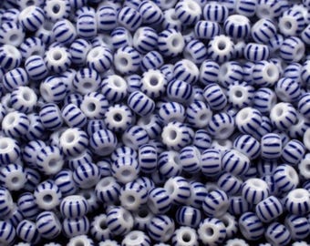 10/0 03331 Preciosa Cuentas de vidrio checo Rocailles 2,3 mm. Rayas opacas blancas y azules.
