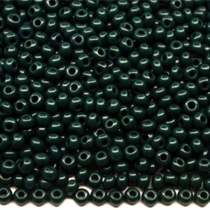 6/0 53270 Preciosa Seed Beads Green. Opaque Natural.