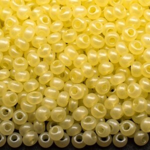 10/0 17286 Preciosa Seed Beads rocailles. Yellow alabaster - Terra Pearl. Czech glass seed beads.
