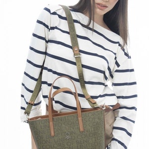 Stylish Designer Handbags for Women,Tote Bag with Shoulder Strap,Fashionable Women's Messenger Bag in Classic Design khaki