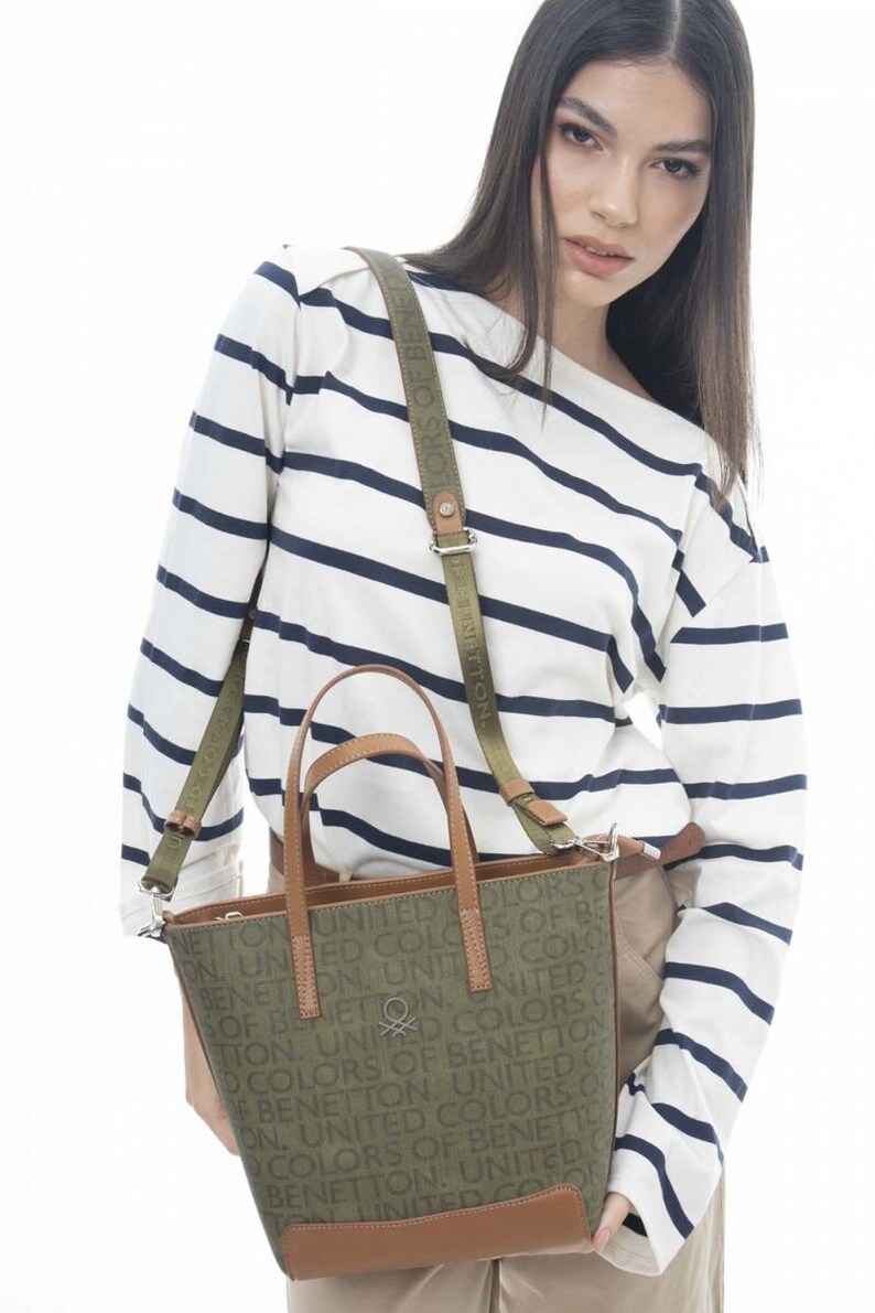 Stylish Designer Handbags for Women,Tote Bag with Shoulder Strap,Fashionable Women's Messenger Bag in Classic Design khaki