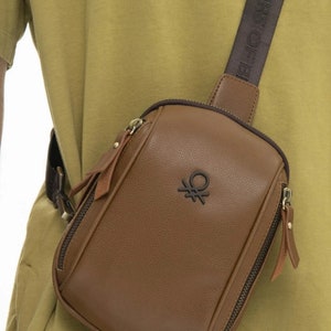 Benetton Sling Bag,Retro Style Sling Bag,Leather Utility Bag,Top Grain Leather Crossbody Bag with Adjustable Shoulder Strap Brown