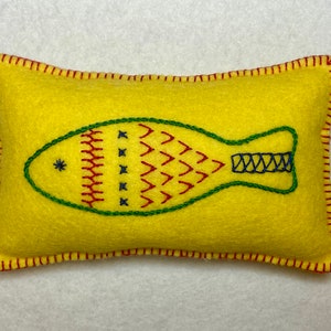 Zweeds zalmspeldenkussen pdf-patroon voor handborduurwerk op wolvilt