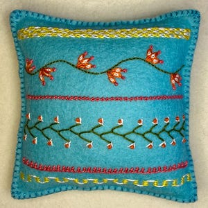 Ellen&#39;s speldenkussen pdf-patroon voor handborduurwerk op wolvilt