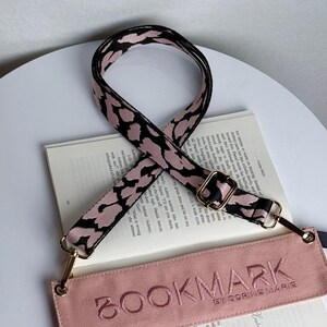 Mari Bookmark: Bookmark Purse with Pocket & Carry Handle image 4